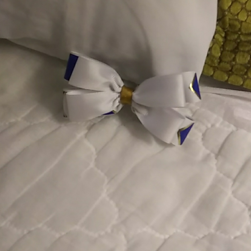 Socks & Bows - Picture 2 of 3